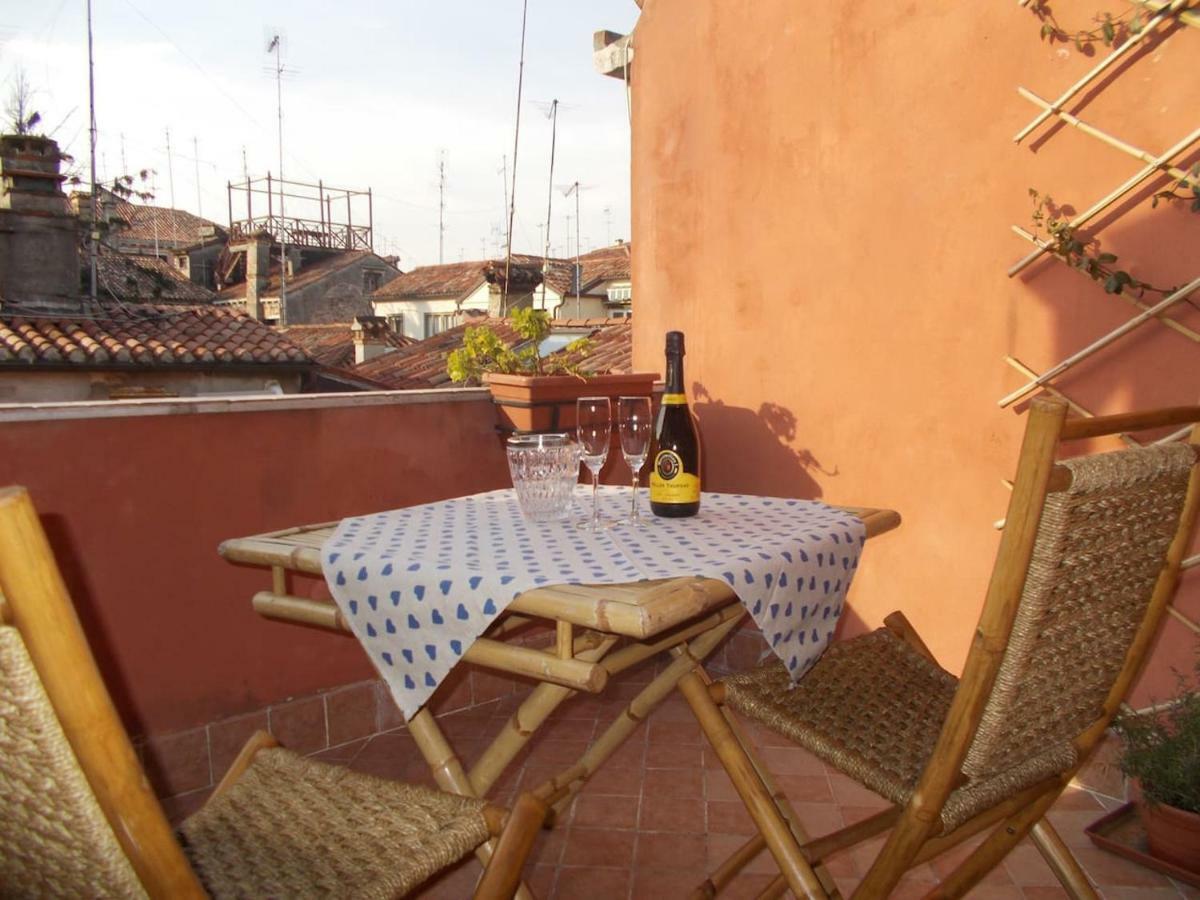 Ca' San Silvestro 2 terrazze nel cuore di Venezia Esterno foto